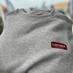 LYNÆS sweatshirt med lille tryk