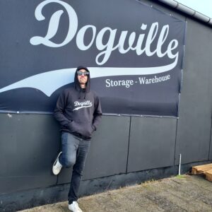 velgørenhed Teenageår Ejeren Dogville - tøjbutik i Hundested | Åbningstider