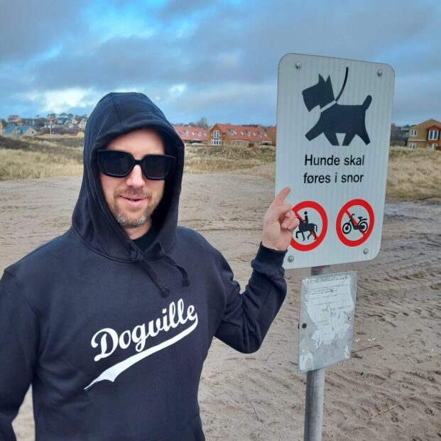 Dogville hoodie 1
