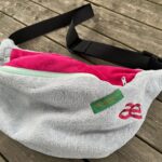 Håndsyet Bumbag af aflagt badeponcho fra LYNÆS - Kenna